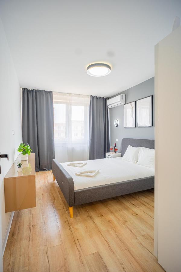 Refreshingly Chic: Newly Renovated 2Br Apartment Bukarest Exterior foto