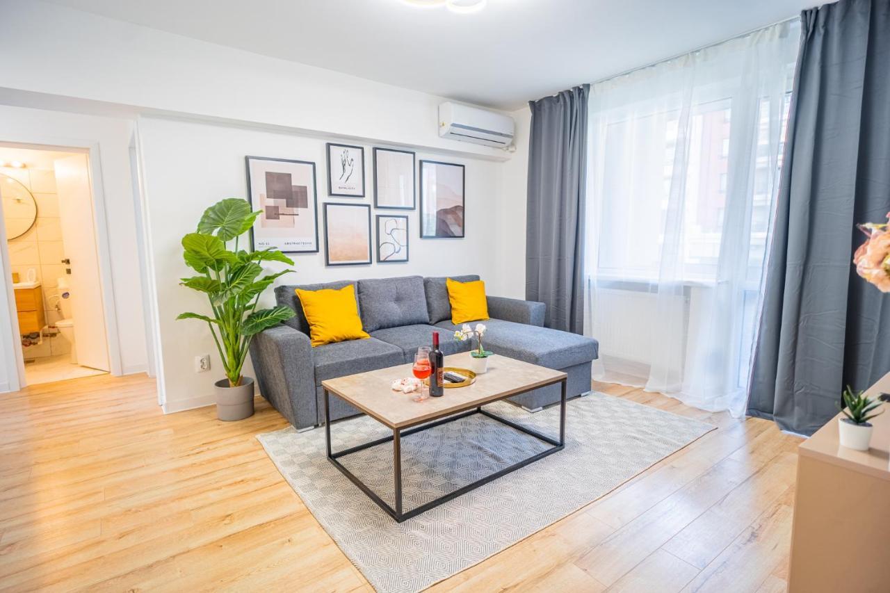 Refreshingly Chic: Newly Renovated 2Br Apartment Bukarest Exterior foto