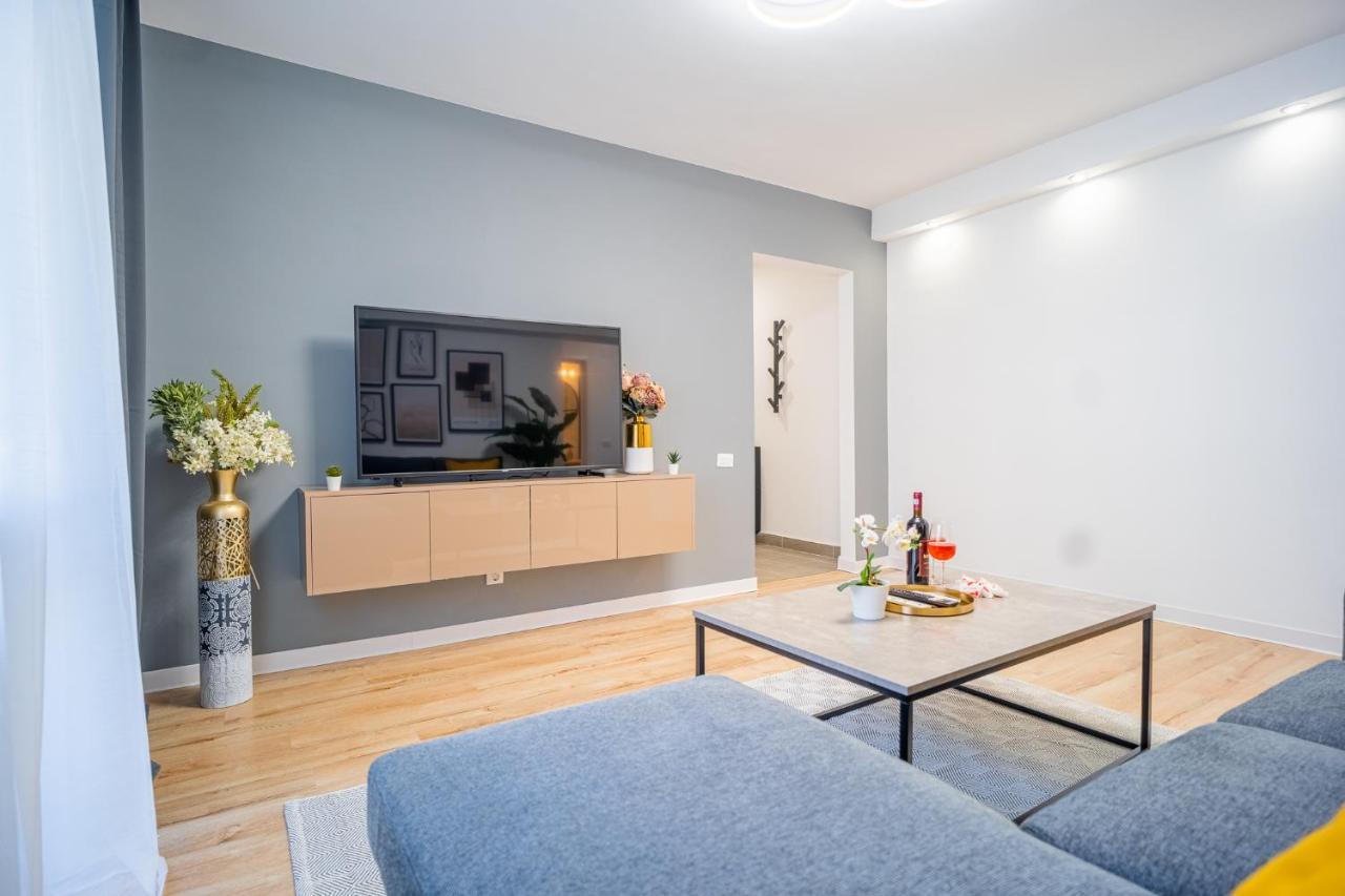 Refreshingly Chic: Newly Renovated 2Br Apartment Bukarest Exterior foto