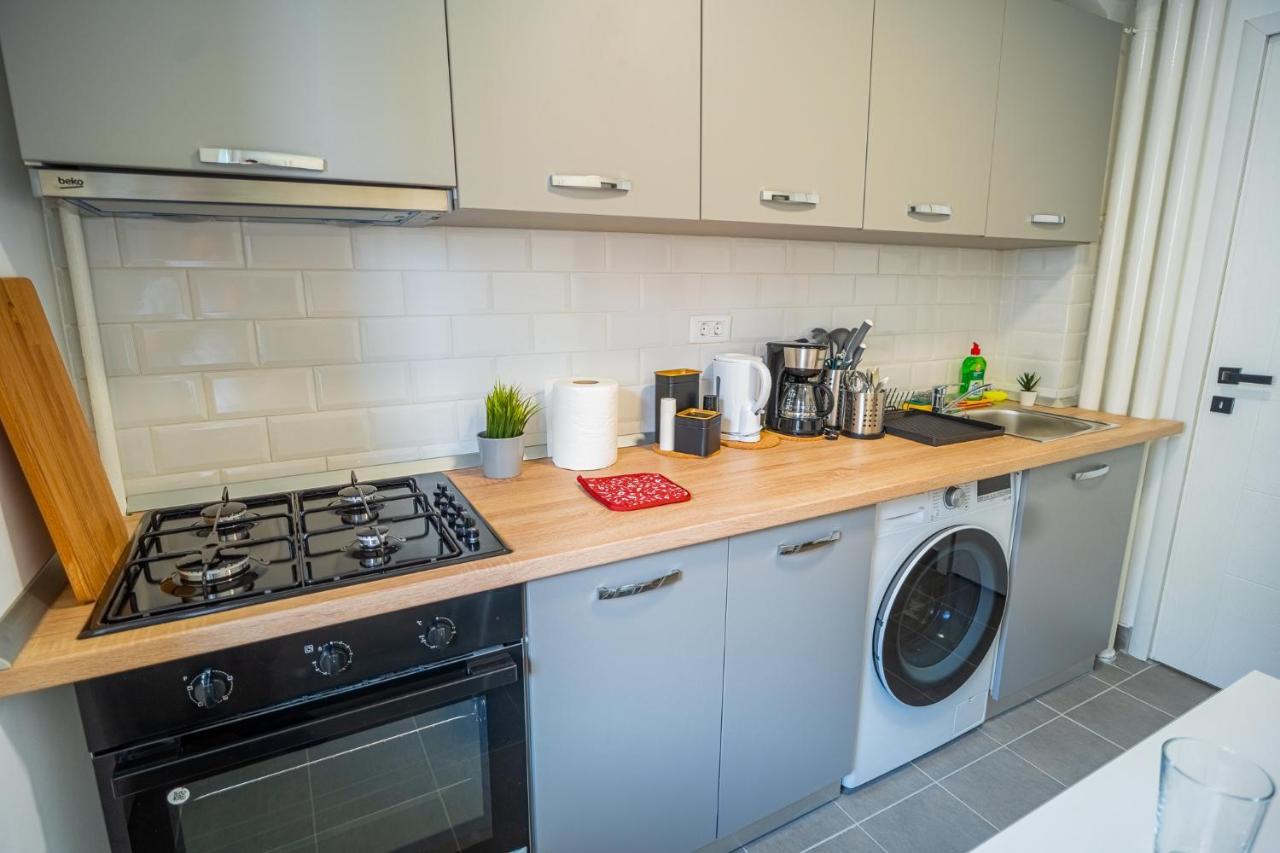Refreshingly Chic: Newly Renovated 2Br Apartment Bukarest Exterior foto